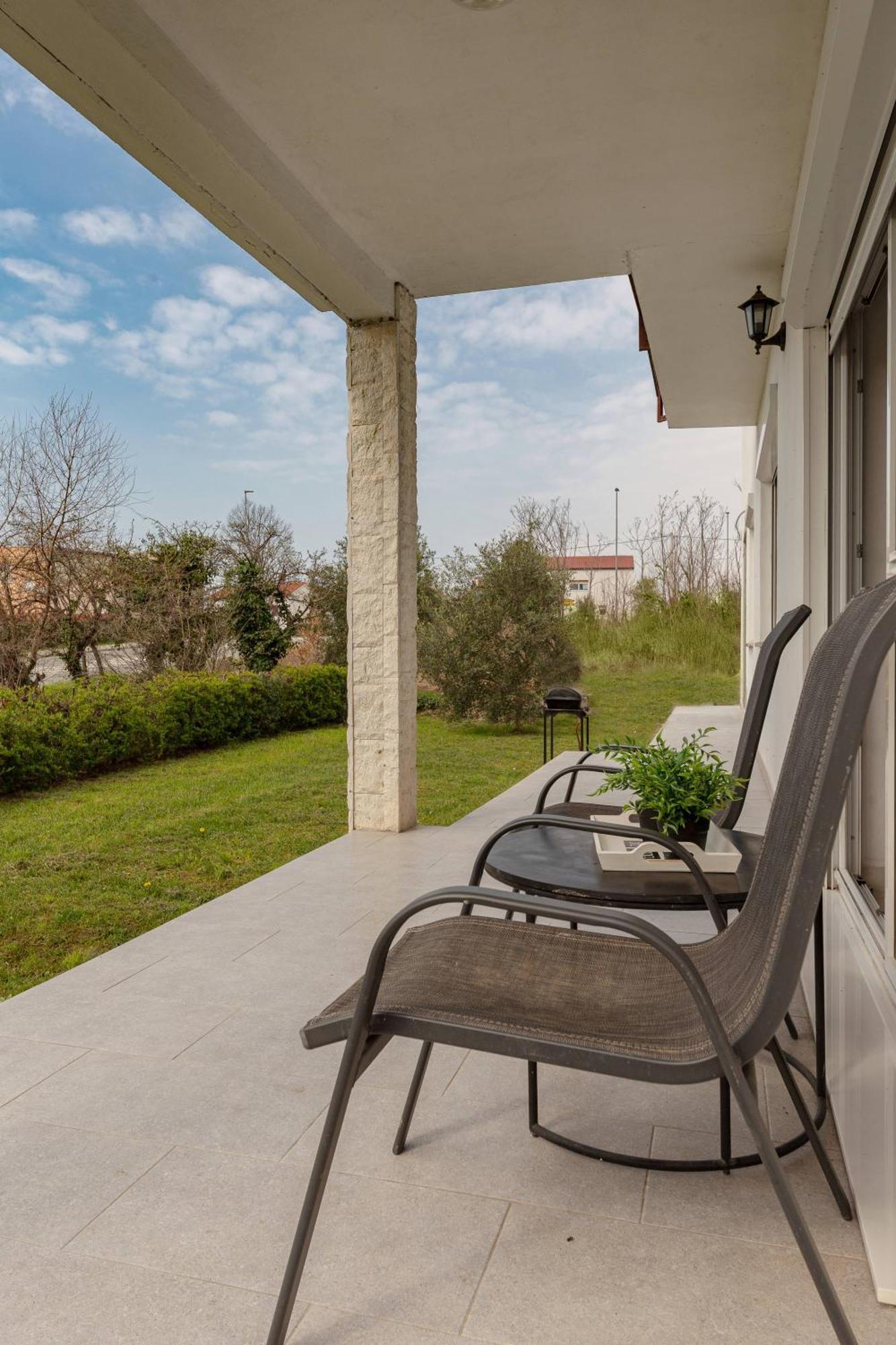 Bright Apartment Копер Екстериор снимка