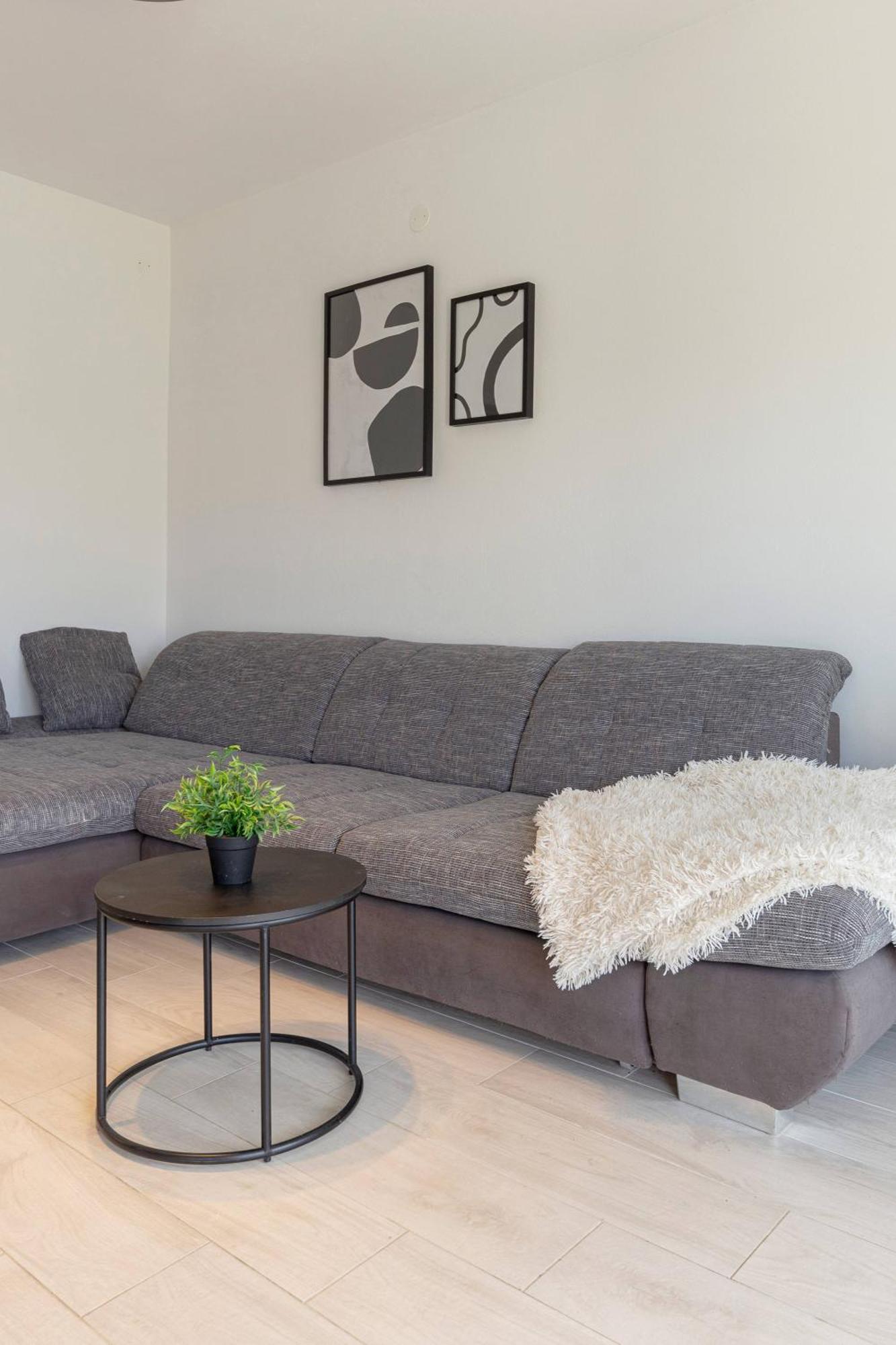 Bright Apartment Копер Екстериор снимка