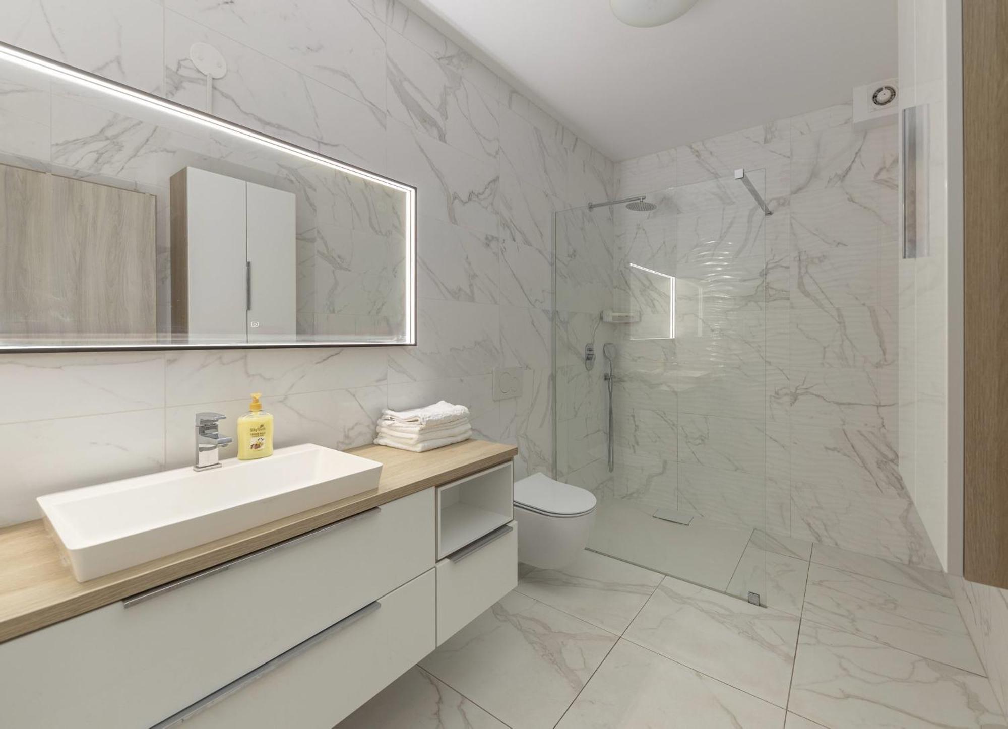 Bright Apartment Копер Екстериор снимка