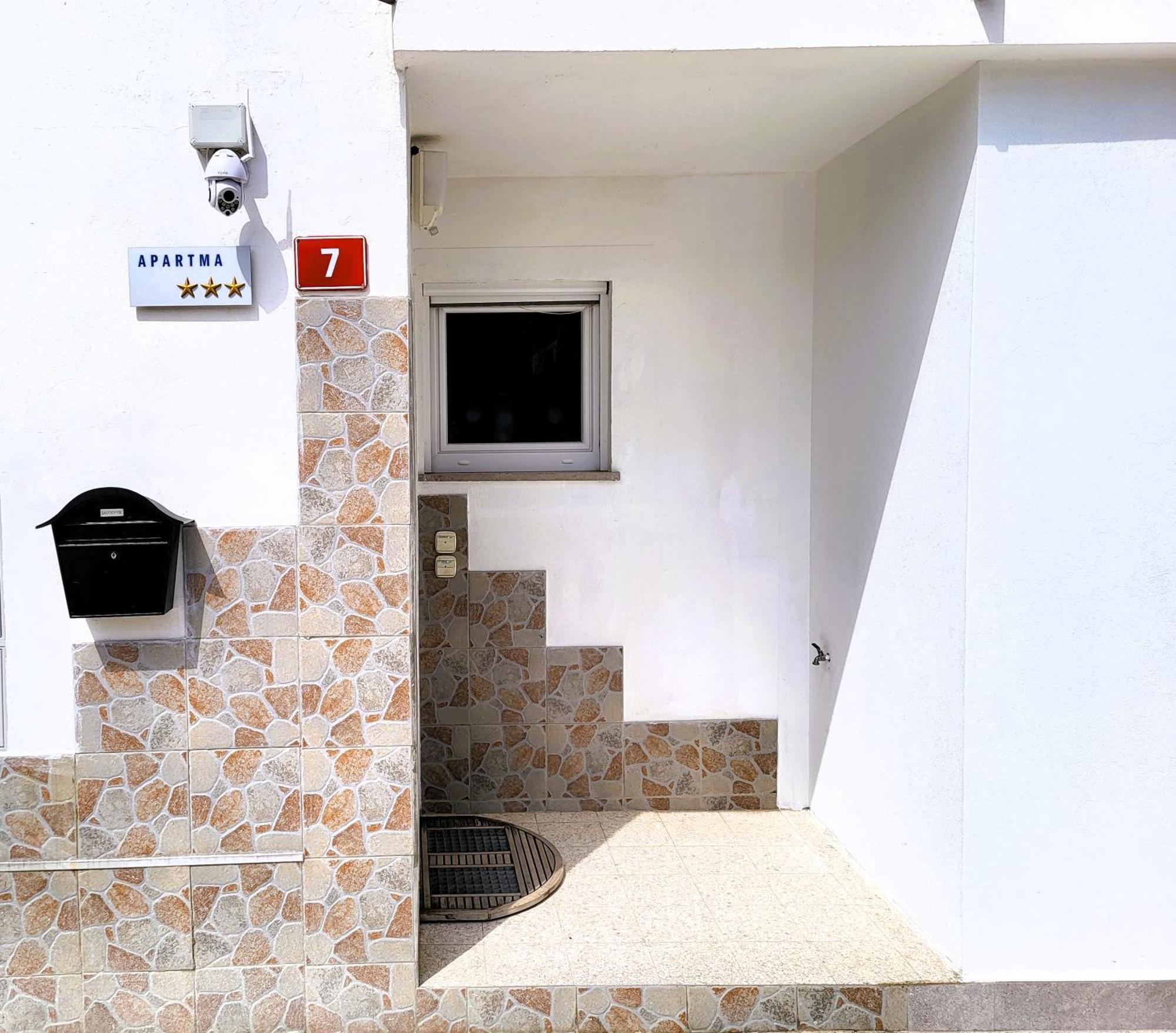 Bright Apartment Копер Екстериор снимка