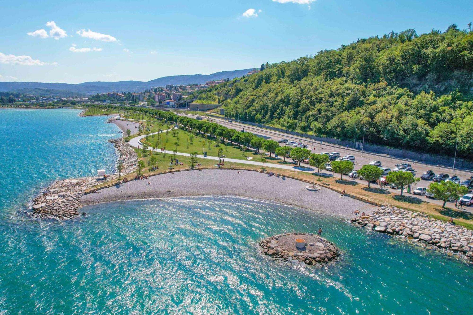 Bright Apartment Копер Екстериор снимка