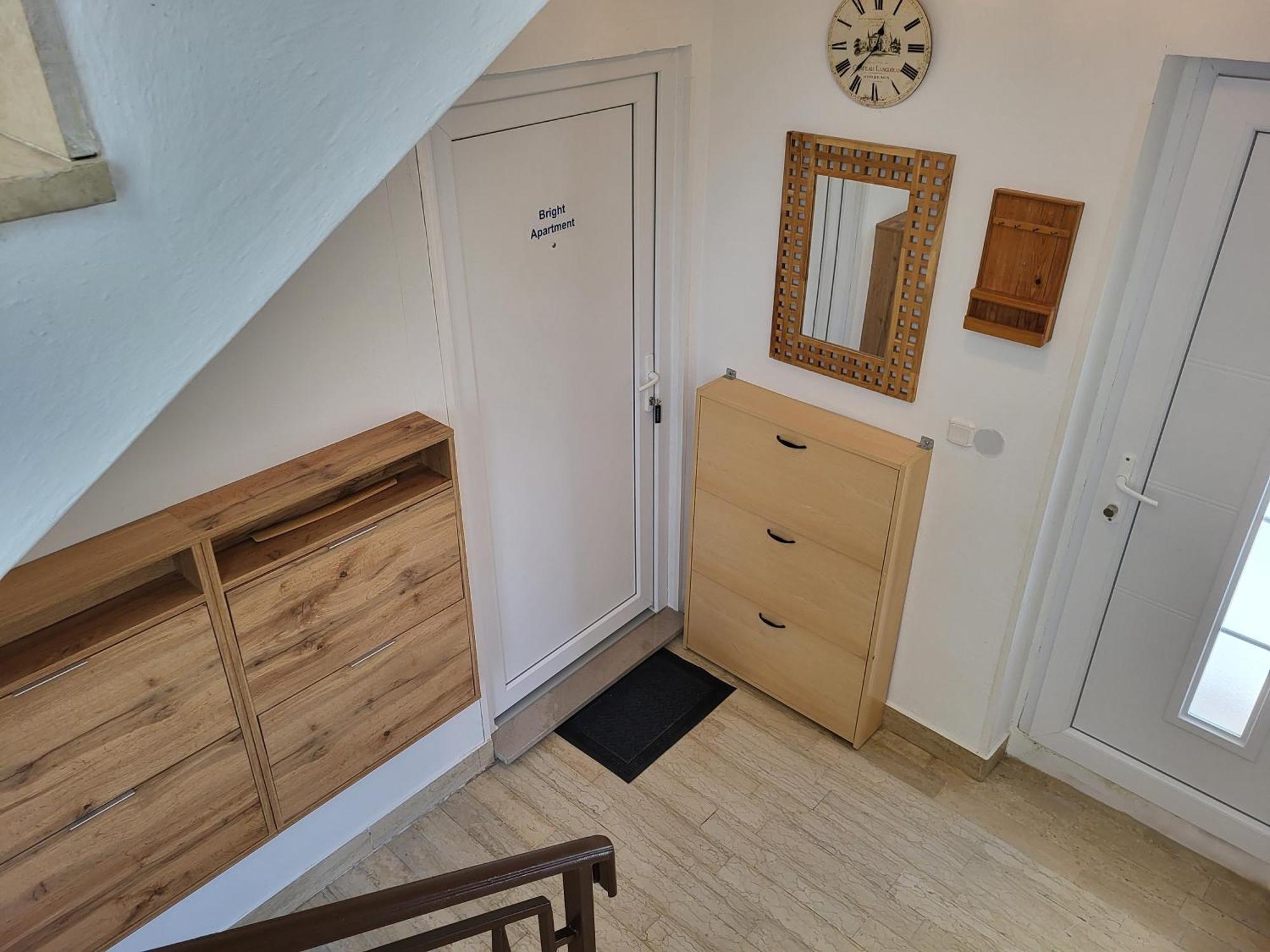 Bright Apartment Копер Екстериор снимка